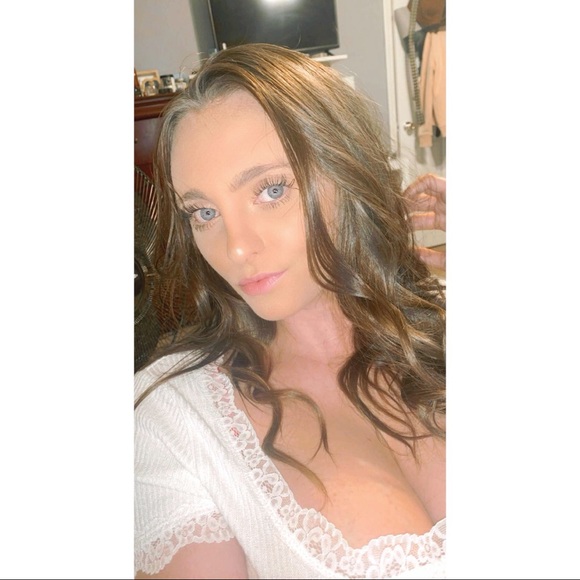 Meet your Posher, Eilainia - Picture 2 of 3